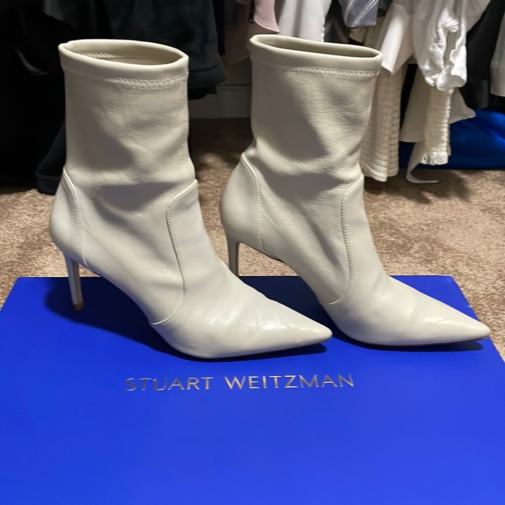 Stuart Weitzman 85 stretch bootie